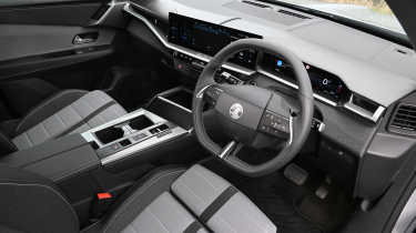 Передняя часть салона Vauxhall Grandland